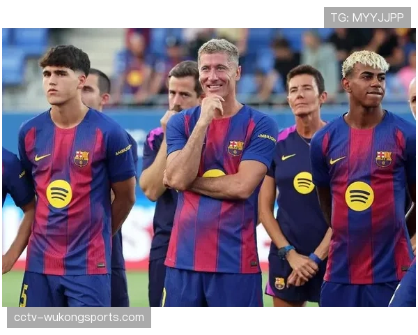 莱万训练中轻微拉伤,将缺席巴萨与马洛卡一役